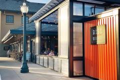 Restaurant with fixed polycarbonate roof