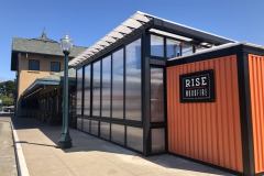 Restaurant with fixed polycarbonate roof