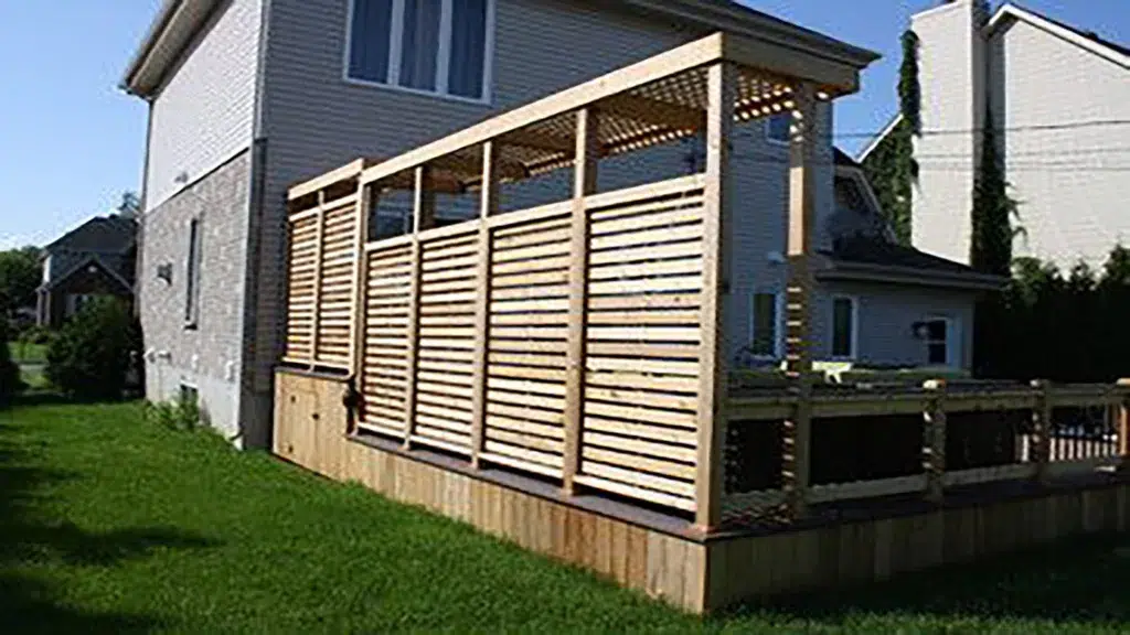 4 Ways to Control Wind With Retractable Patio Walls